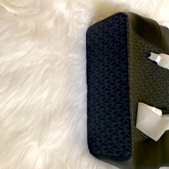 BIG SALE‼️‼️‼️Brand New Michael Kors Charlotte Black - Picture 10 of 10